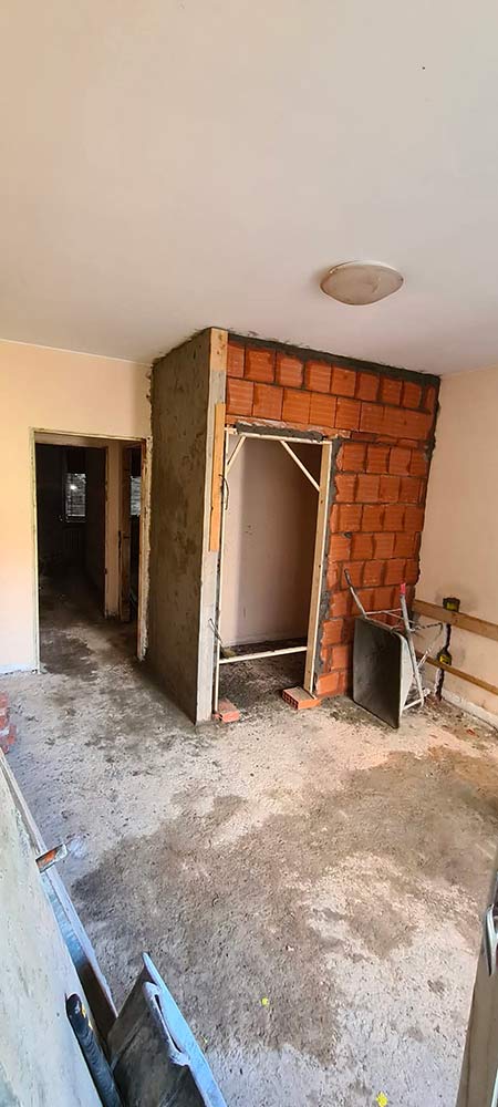 ristrutturazione completa di impianti idraulici ed elettrici comprese pose rivestimenti e sanitari di ambienti privati00033